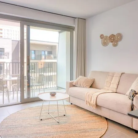 5-guest Retreat Steps From