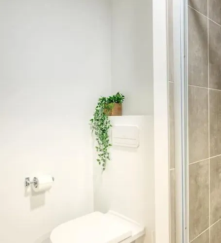 Apartament 5-guest Retreat Steps From *